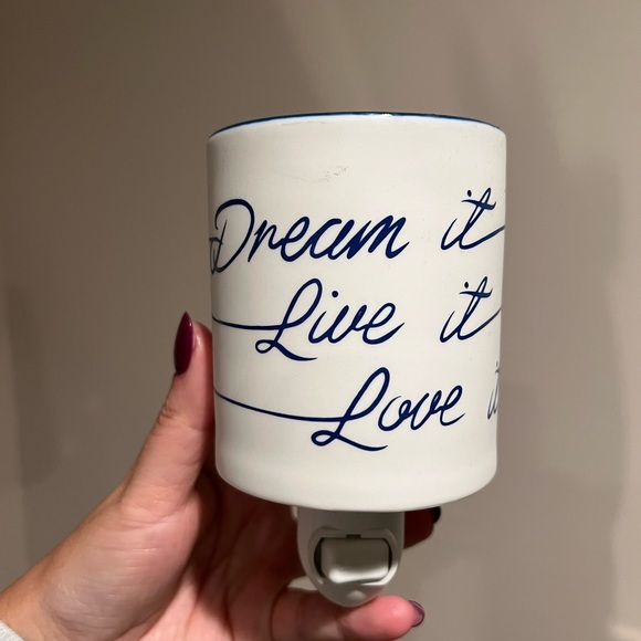 Scentsy warmer plug-in - Picture 1 of 2